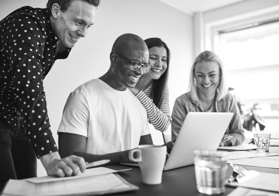 Análisis avanzado de métricas SEO en sesión de webinar en vivo